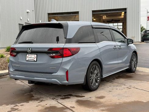 Used 2025 Honda Odyssey Touring image 5