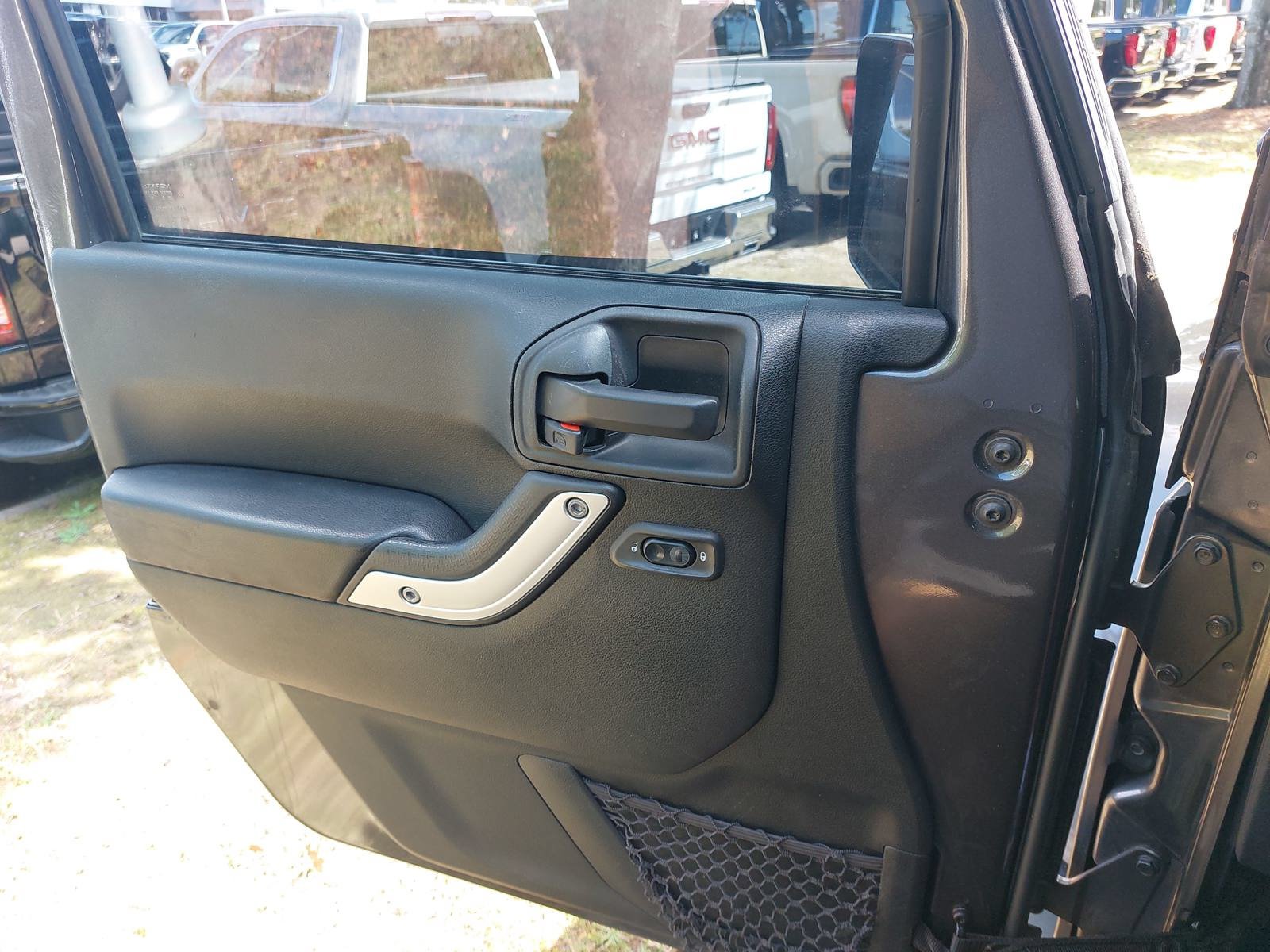 Used 2018 Jeep Wrangler Unlimited Sahara AWD/4WD image 24