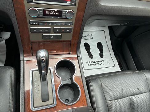 Used 2014 Lincoln Navigator L 4WD image 22