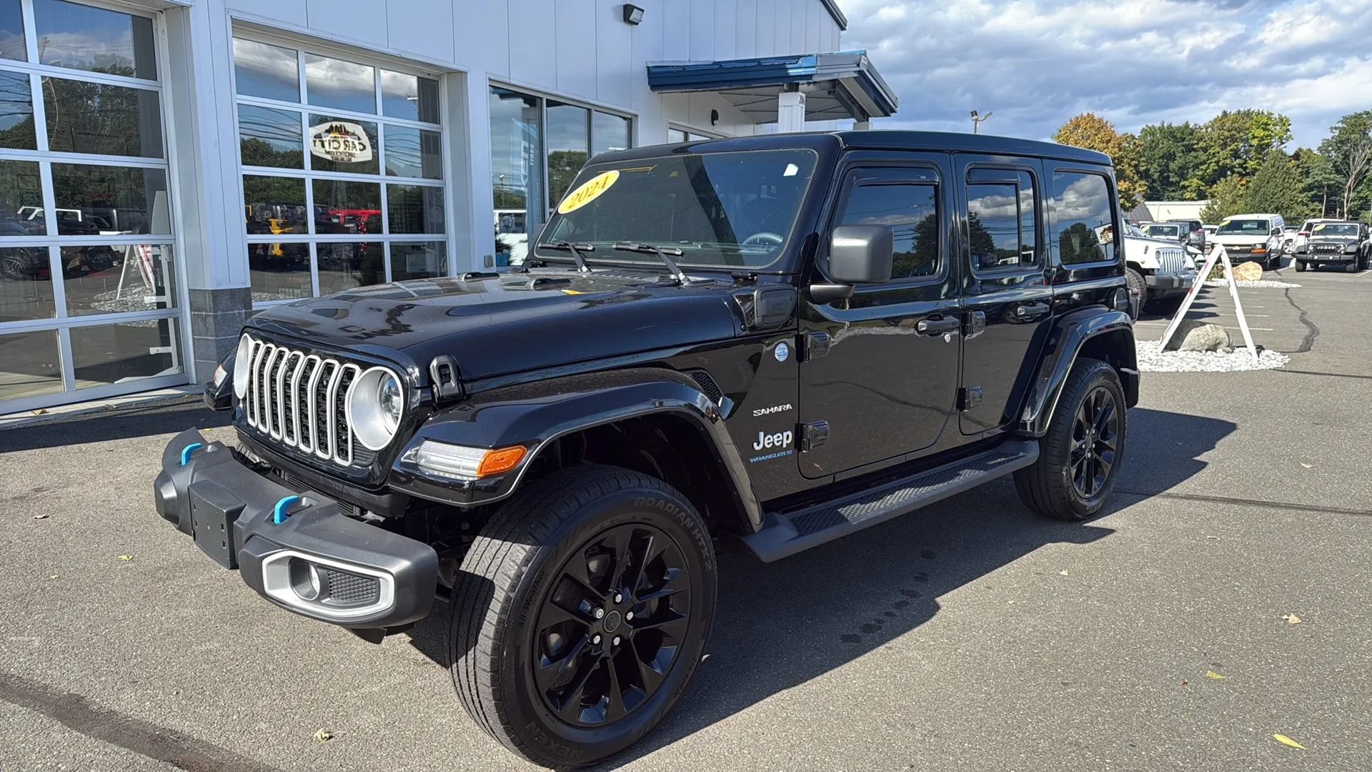 Used 2024 Jeep Wrangler Unlimited Sahara w/ Technology Group AWD/4WD image 16