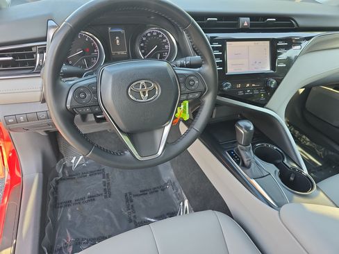 Used 2019 Toyota Camry SE FWD image 16
