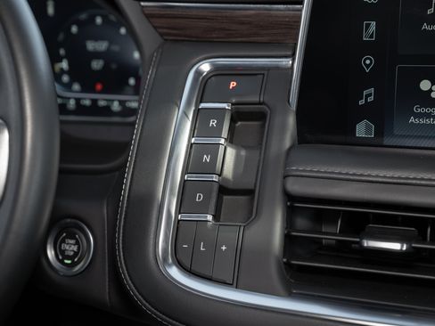 Used 2023 Chevrolet Suburban LT image 32