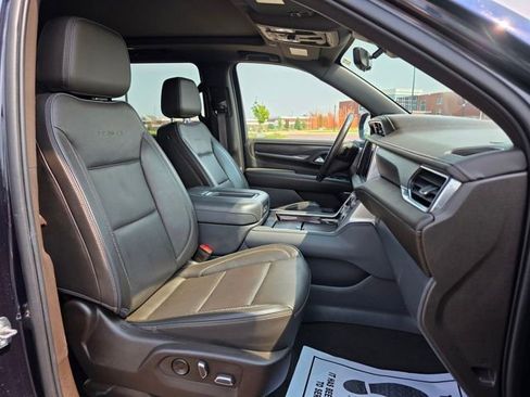 Used 2022 GMC Yukon XL Denali w/ Denali Premium Package AWD/4WD image 31