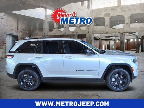 New 2025 Jeep Grand Cherokee Limited w/ Black Appearance Package image 1