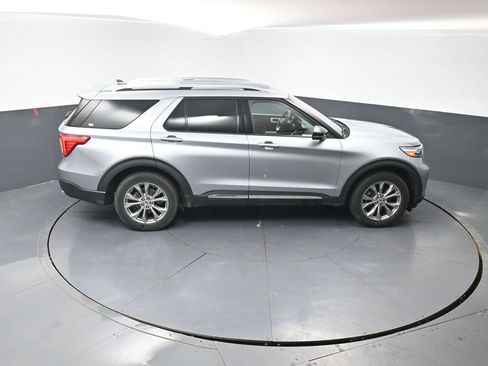 Used 2022 Ford Explorer Limited w/ Equipment Group 301A AWD/4WD image 43
