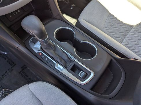 Used 2022 Chevrolet Equinox LS AWD/4WD image 18