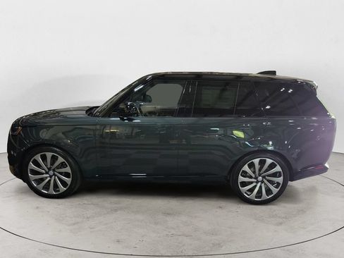 Used 2025 Land Rover Range Rover SE AWD/4WD image 2