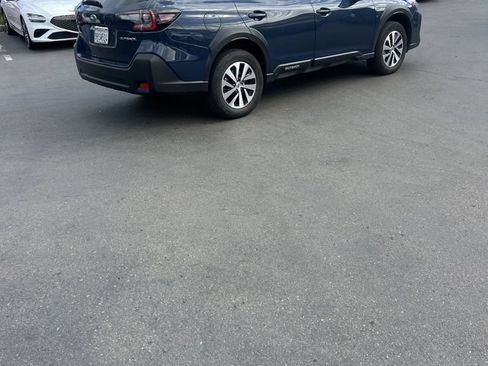 Used 2025 Subaru Outback Premium AWD/4WD image 6