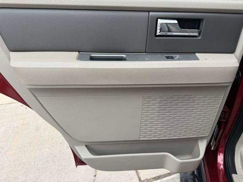 Used 2013 Ford Expedition XLT image 14