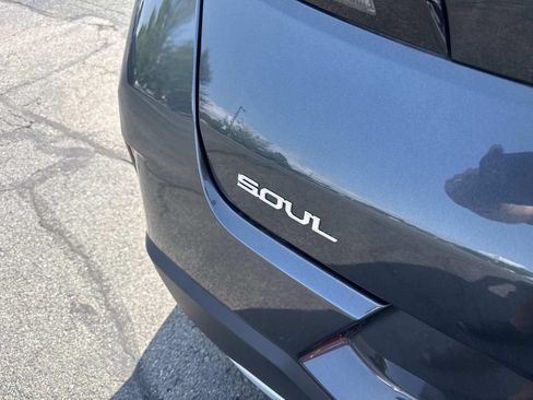 Used 2025 Kia Soul LX FWD image 5