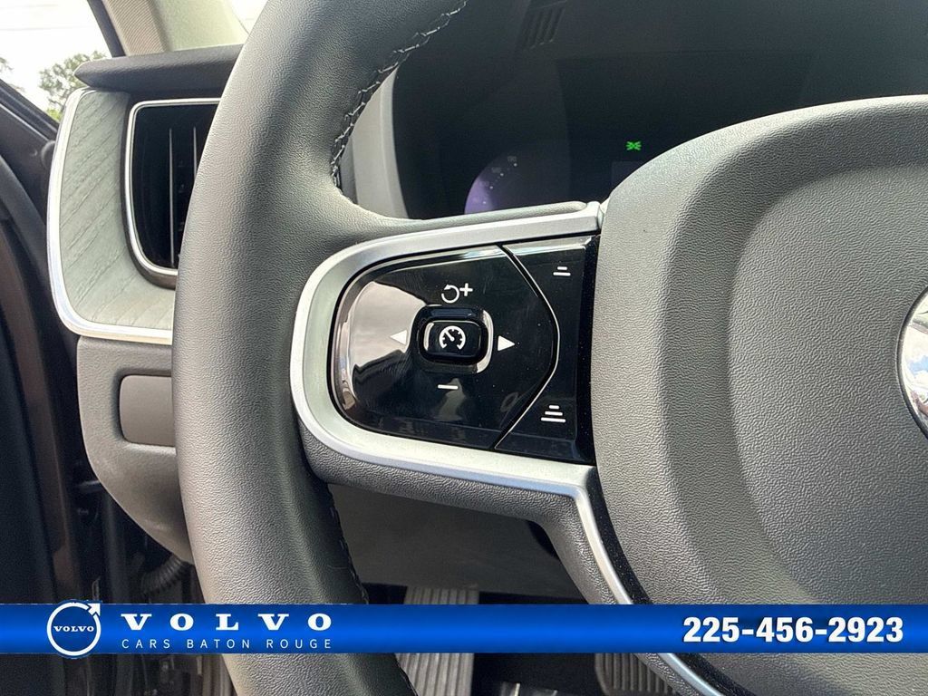 Used 2025 Volvo XC60 B5 Plus AWD/4WD image 28
