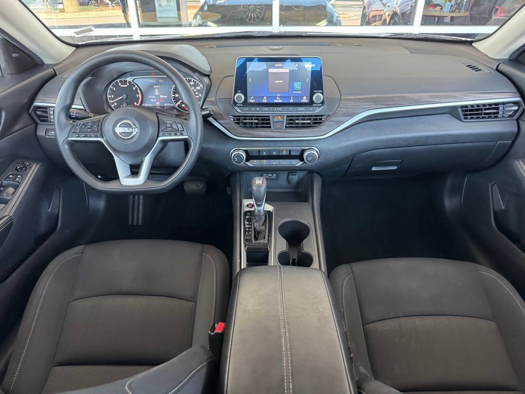 Used 2025 Nissan Altima 2.5 SV FWD image 21