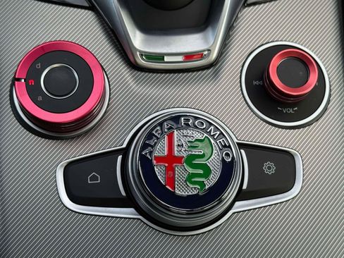 Used 2023 Alfa Romeo Stelvio Veloce image 29