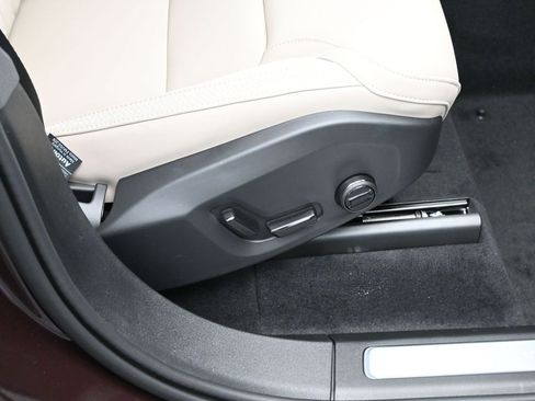 New 2025 Volvo XC90 T8 Core w/ Climate Package image 38