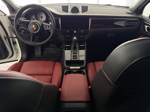 New 2026 Porsche Macan image 17