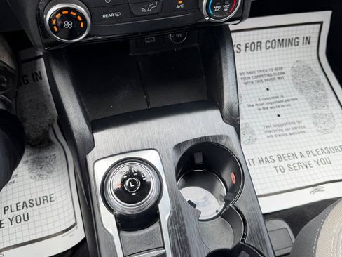 Used 2021 Ford Escape SE image 22