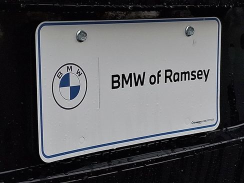 Used 2025 Land Rover Discovery S image 30