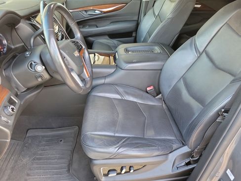 Used 2019 Cadillac Escalade ESV Luxury RWD image 9
