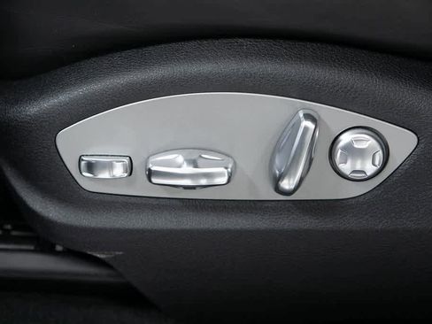 Certified 2025 Porsche Macan image 21