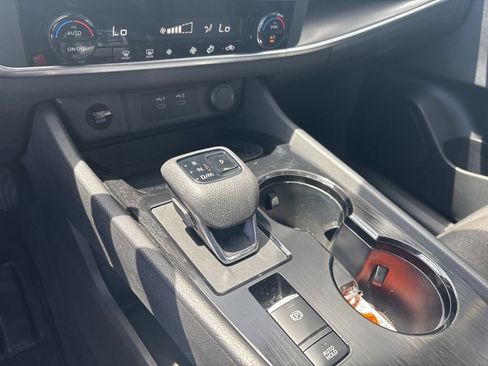 Used 2024 Nissan Rogue SV FWD image 10