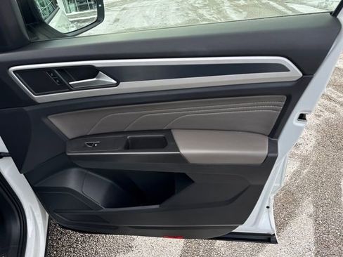 Certified 2022 Volkswagen Atlas SEL R-Line image 37