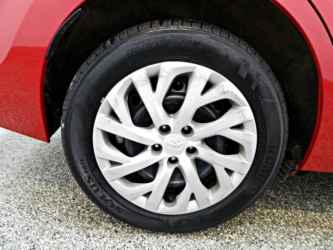 Used 2019 Toyota Corolla LE FWD image 19