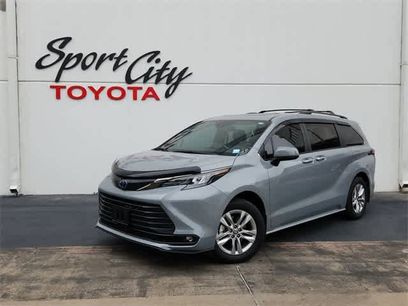 Used 2023 Toyota Sienna XLE Woodland Edition