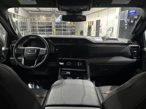 Used 2025 GMC Sierra 1500 AT4 image 33