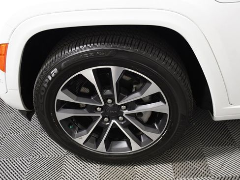 Used 2023 Jeep Grand Cherokee Overland image 11