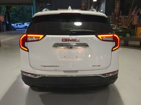 Used 2022 GMC Terrain SLT w/ Infotainment Package II AWD/4WD image 9