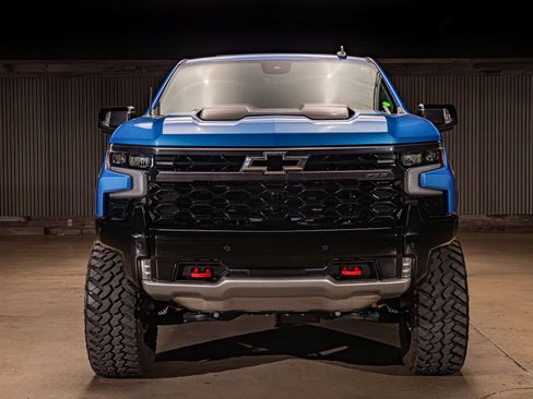 Used 2025 Chevrolet Silverado 1500 ZR2 w/ Technology Package AWD/4WD image 2