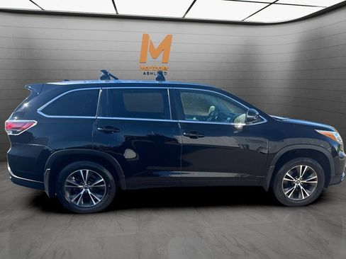 Used 2016 Toyota Highlander XLE AWD/4WD image 6