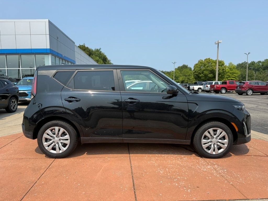 Used 2023 Kia Soul LX FWD image 7