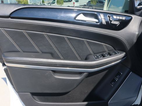 Used 2015 Mercedes-Benz GL 63 AMG 4MATIC image 30