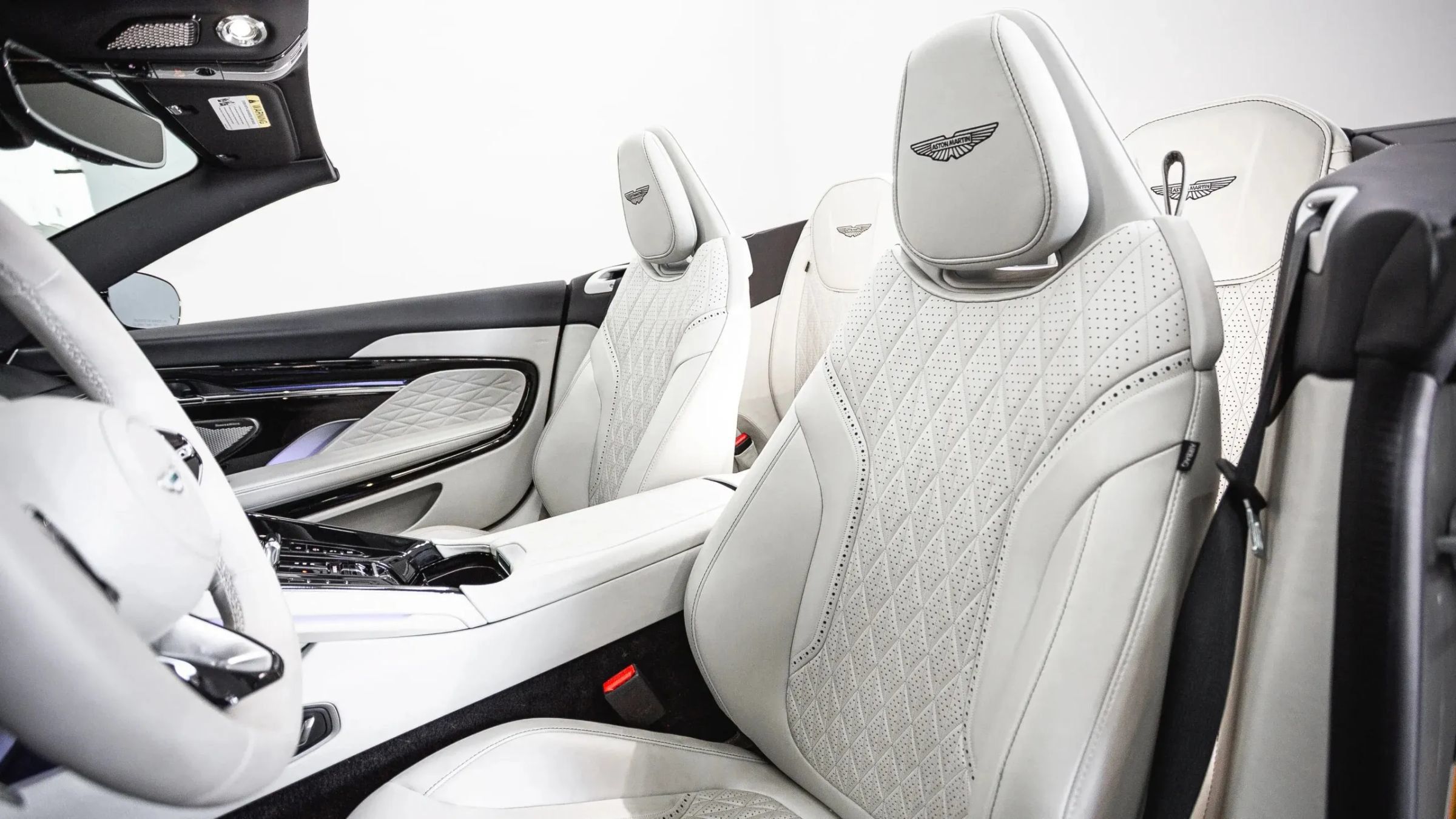 Used 2024 Aston Martin DB12 Convertible RWD image 31