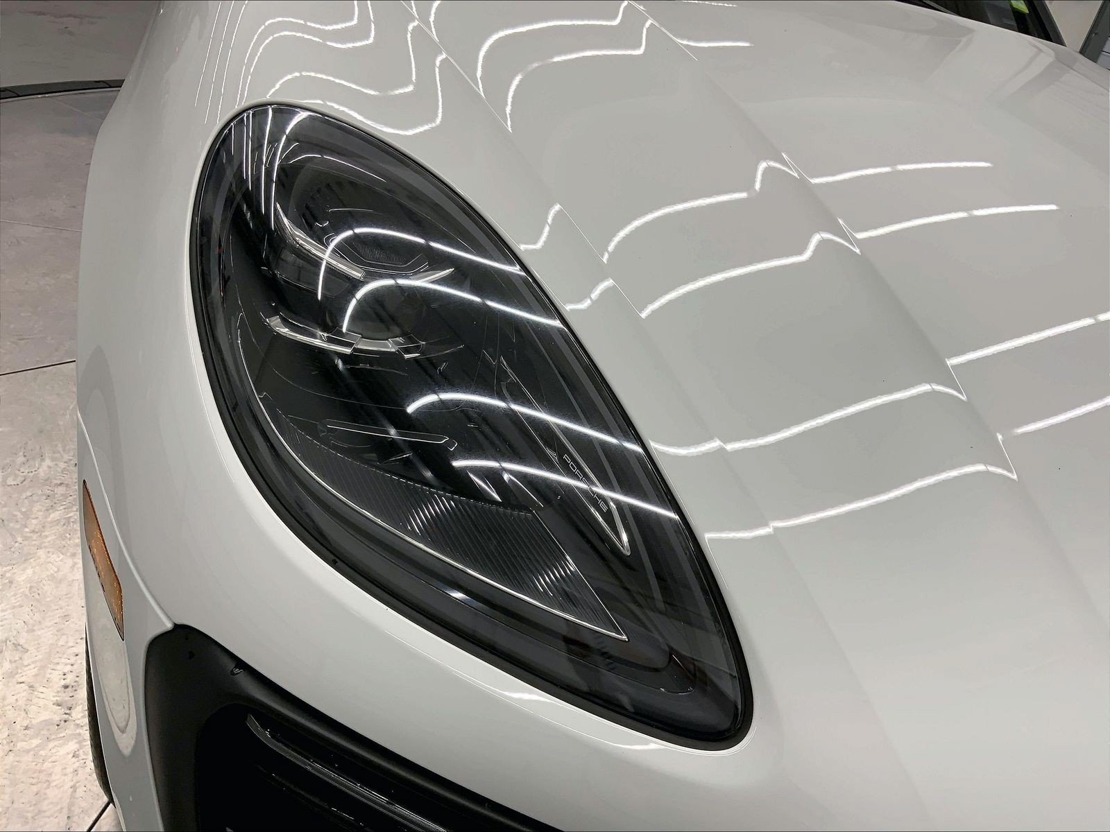 Certified 2023 Porsche Macan AWD/4WD image 11