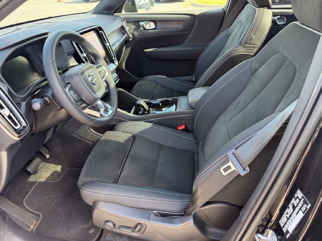 Certified 2023 Volvo XC40 Recharge Plus AWD/4WD image 3