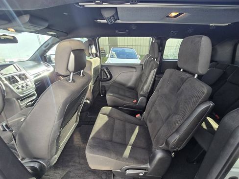 Used 2019 Dodge Grand Caravan SE FWD image 12
