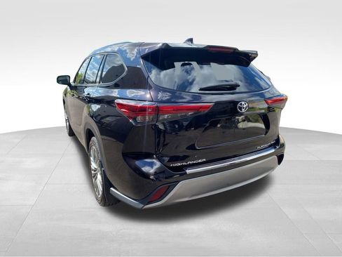 Used 2021 Toyota Highlander Platinum image 24