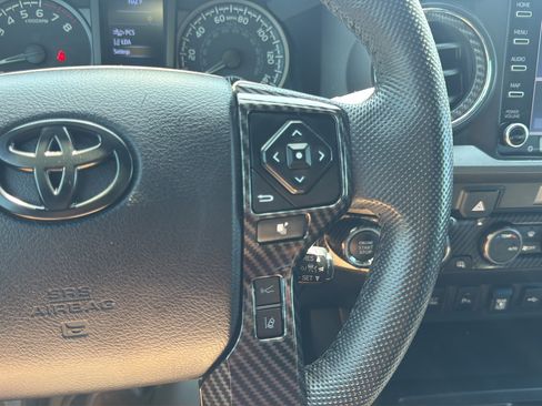 Used 2021 Toyota Tacoma TRD Off-Road w/ Technology Package AWD/4WD image 13