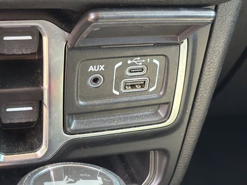 Used 2025 Jeep Wrangler Unlimited Sport AWD/4WD image 32
