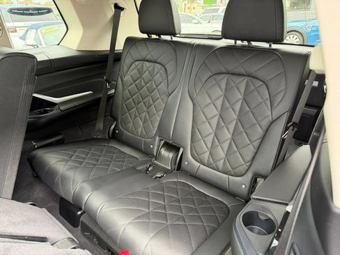 Used 2023 BMW X7 xDrive40i w/ Climate Comfort Package AWD/4WD image 18