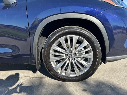 Used 2026 Toyota Highlander Platinum AWD/4WD image 31