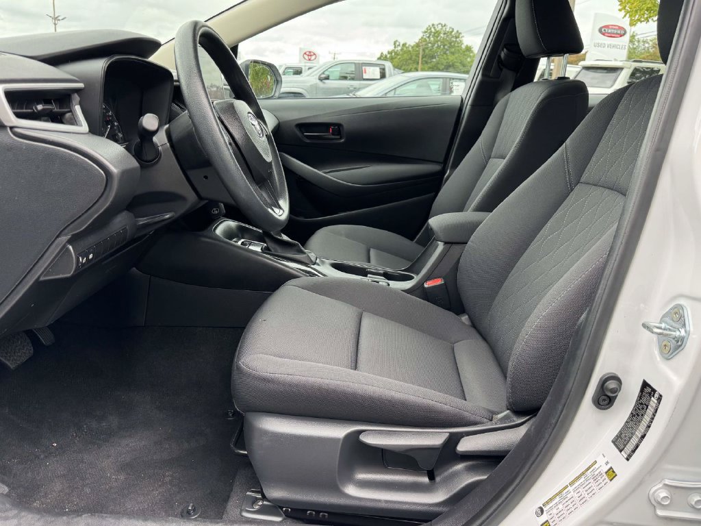 Used 2025 Toyota Corolla LE FWD image 20