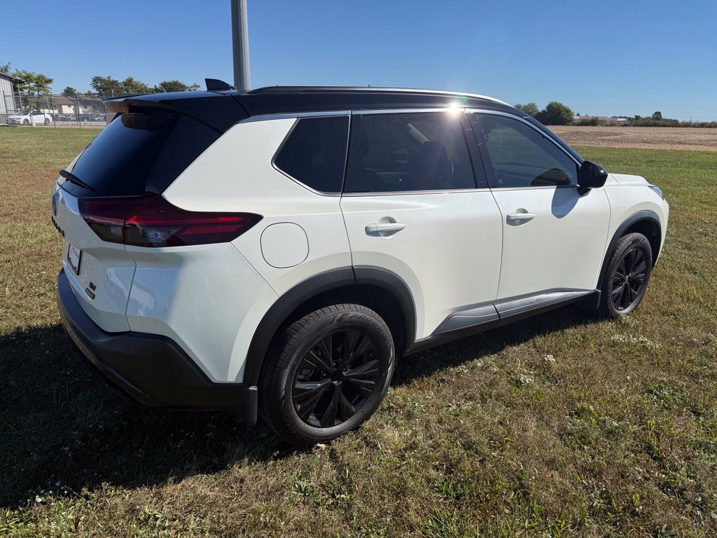 Certified 2023 Nissan Rogue SV w/ SV Premium B Package FWD image 5