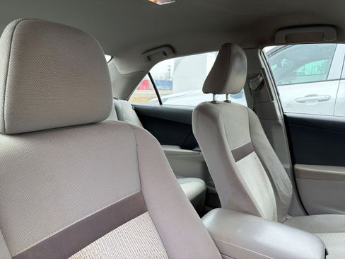 Used 2014 Toyota Camry LE image 9