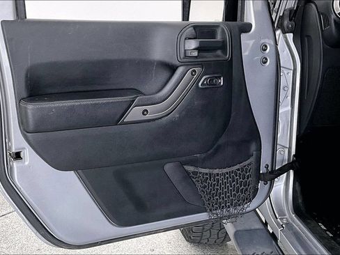 Used 2018 Jeep Wrangler Unlimited Sahara AWD/4WD image 22