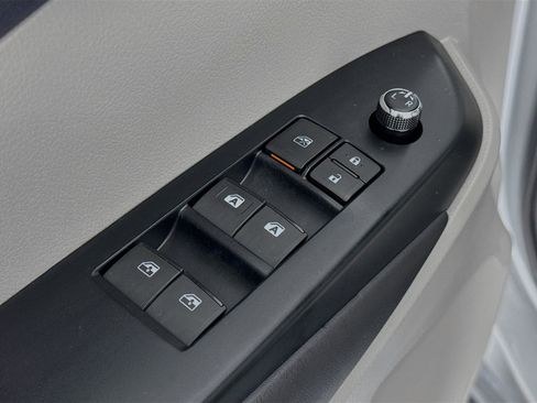 Used 2017 Toyota Highlander XLE image 18