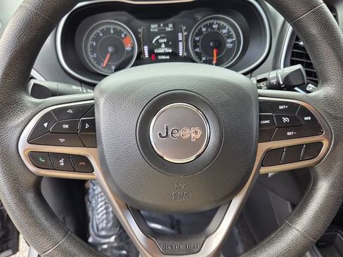 Used 2021 Jeep Cherokee Latitude FWD image 27