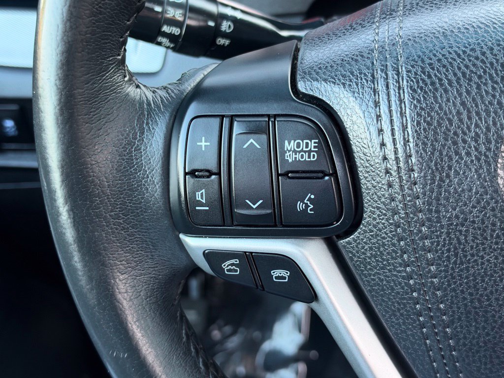 Used 2017 Toyota Sienna SE Premium w/ Outdoor Package FWD image 27